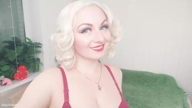 MILF fun: dildo pussy fuck and anal plug with titsjob