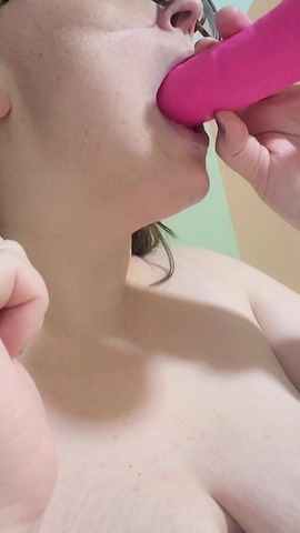 Practicing my face fucking skills 👅🍑