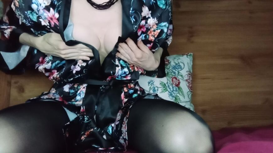 Watching porno and masturbating my big pussy.  - clip coverforeground