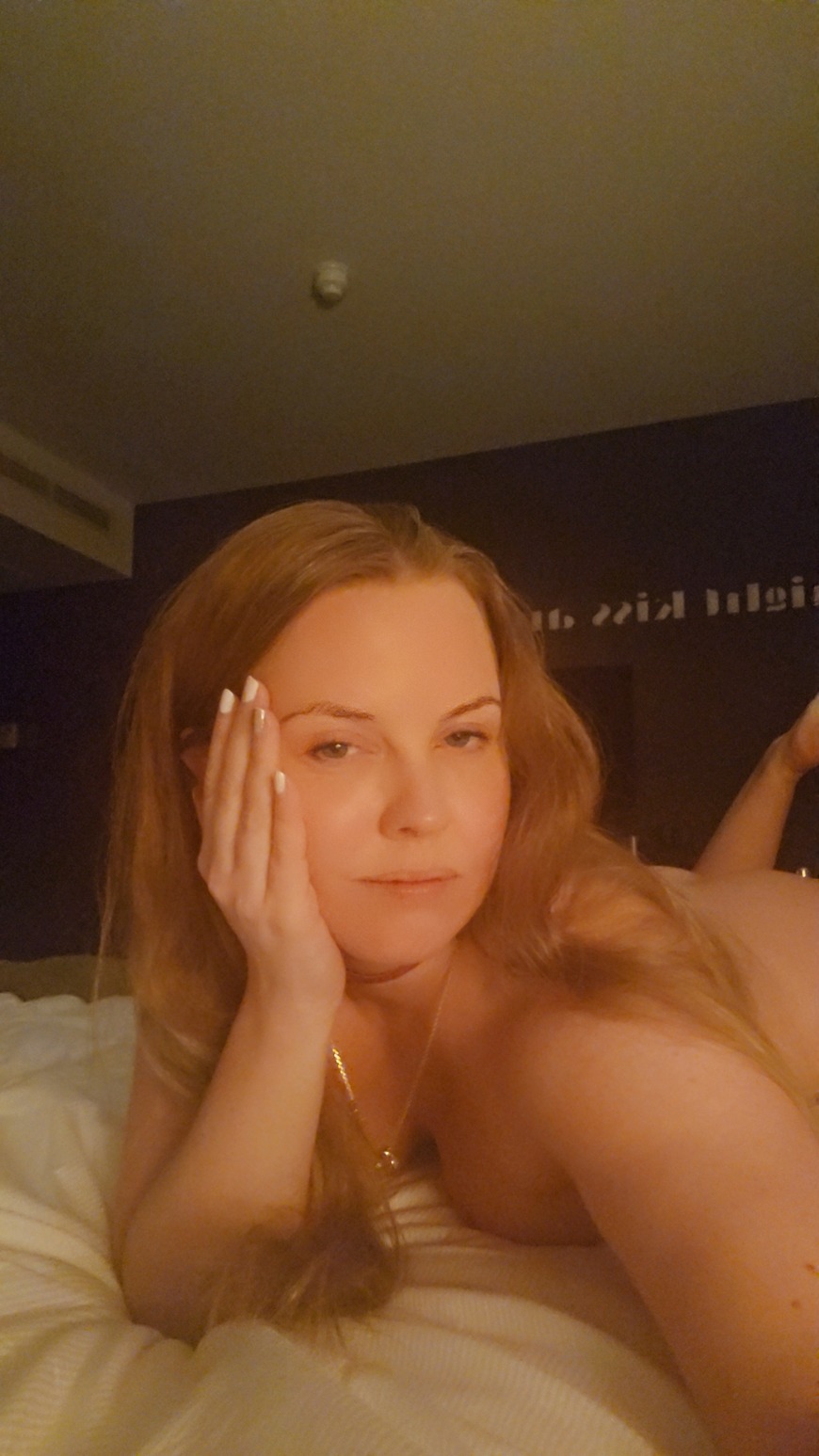 Ik heb dringend🥺 jouw "toverstafje" nodig en het liefst zo diep mogelijk🥵, en in welk van mijn gaatjes het zal zijn, mag je zelf kiezen💕 - clip coverforeground