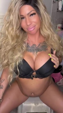 Barbie plays untill she Squirt💦💦 - clip coverforeground