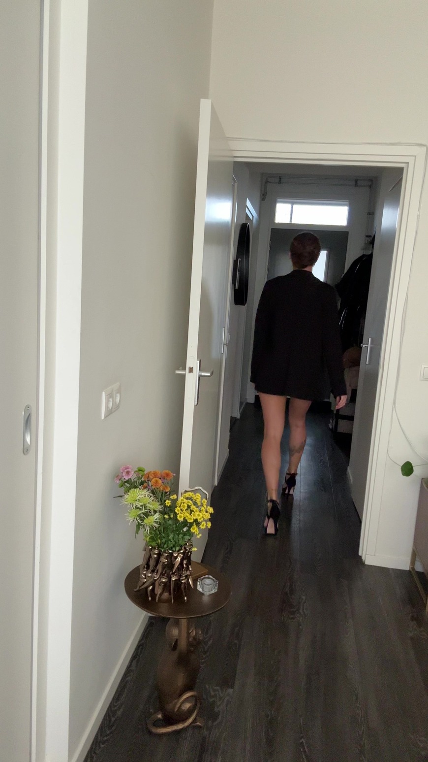 Babe I am home 😳 POV: je bent net klaar met werken en plof neer op de bank. De rest zijn geen woorden voor nodig. Ik weet zeker dat je dit echt heerlijk vind 😏 😏Full nude voor jou 😳  - clip coverforeground