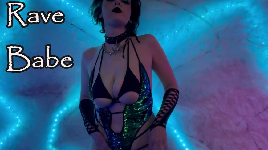 Rave Babe  - clip coverforeground