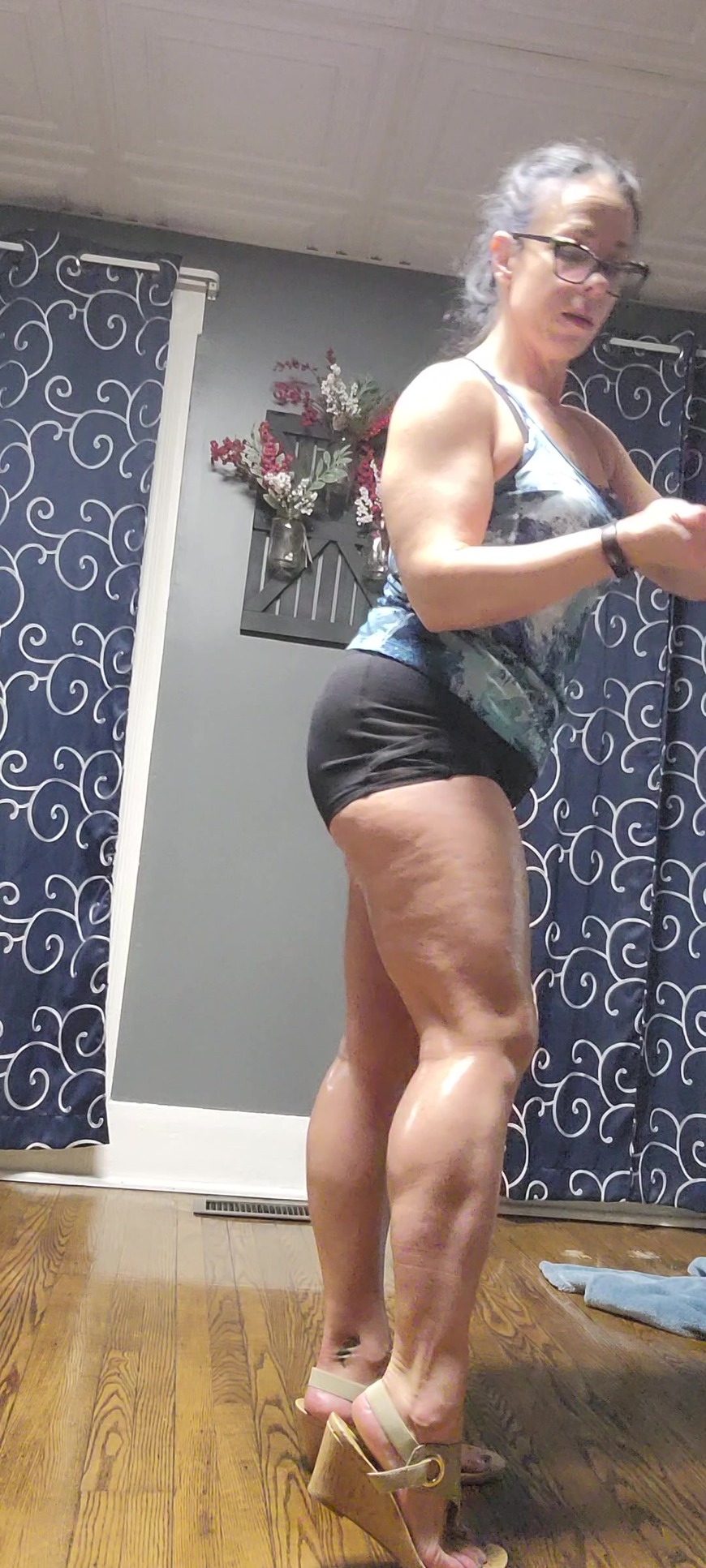 Strong sexy legs - clip coverforeground