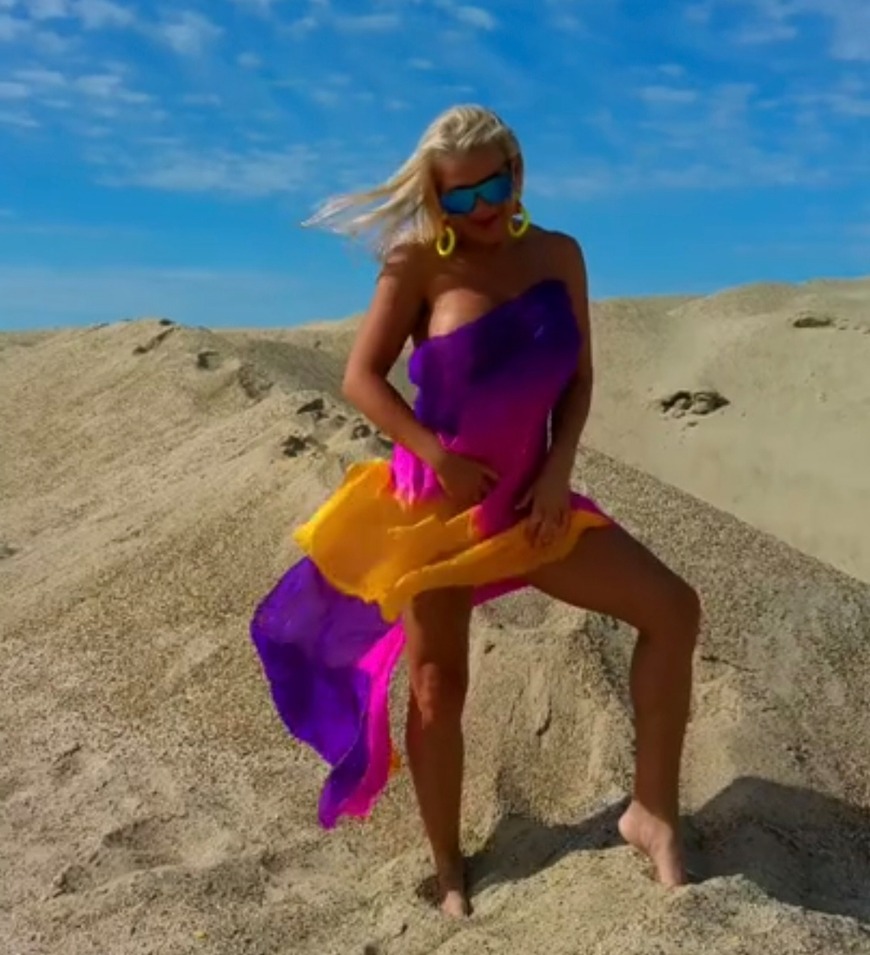 blowjob in the desert - clip coverforeground