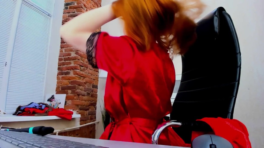 Brush my red hair - clip coverforeground