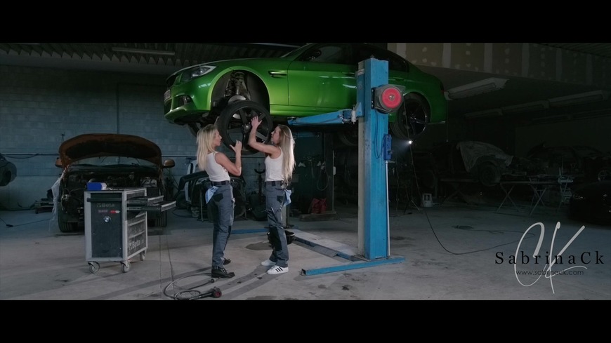 What happens in the garage stay's in the garage (1) - clip coverforeground