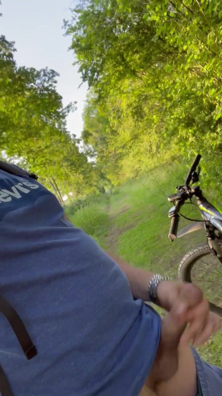 
Wanking outside in the woods 😁😁😁 - clip coverforeground