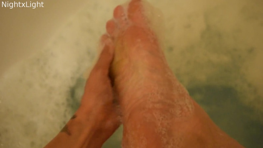 Jacuzzi Feet - clip coverforeground