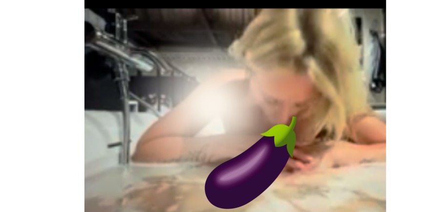 💦🍆 BLOWJOB 💦🍆 POV: We gaan samen in bad en ik neem je harde pik in mijn mondje.. 🫦🌶️ - clip coverforeground