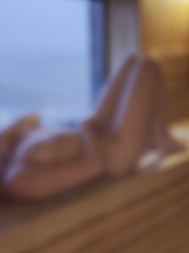 Stiekem in de sauna volledig naakt met mezelf spelen… en iedereen kan het zien 😈🥵 Denk je dat iemand me betrapt heeft? - clip coverforeground