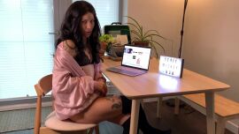 Femme Fatale Webcam Girl - clip coverforeground