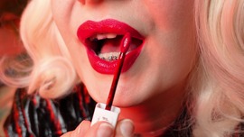 Lipstick process video... sexy ASMR close up (Arya Grander)