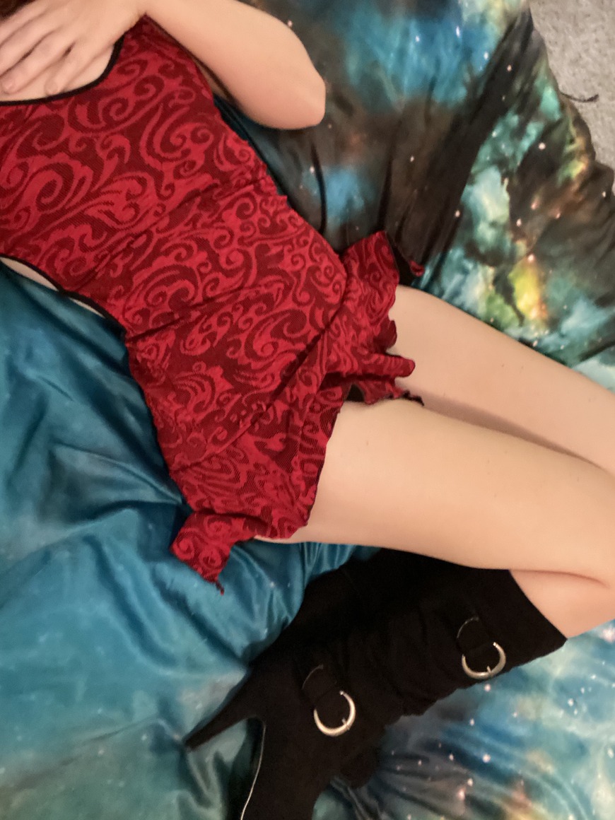 Red Dress and Boots Teaser - clip coverforeground