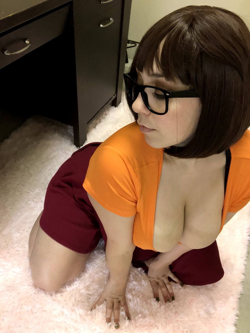 Velma masturbates in front of her window - clip cover background