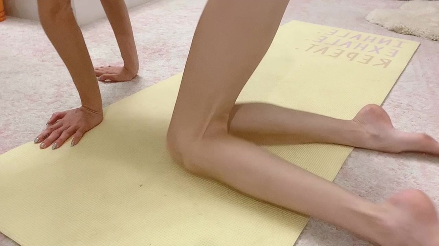 Presley Dawson Jerks You Off With Her Feet in Yoga Class - clip cover background