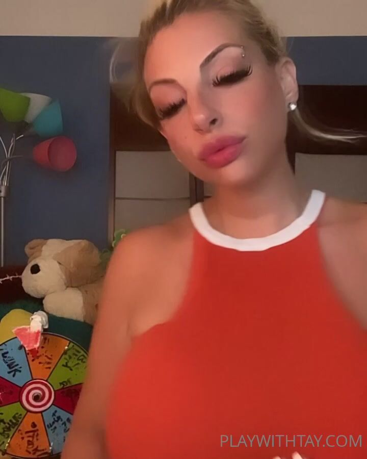 Huge In Red - clip coverforeground
