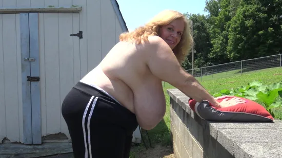 Swinging Tits Outdoors