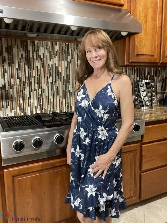 Cyndi Sinclair, Pornstar page, Live chat, Videos