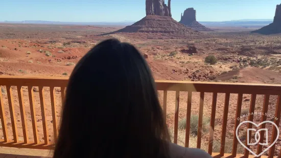 Monument Valley Cabin Bg