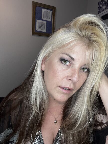 Joclyn Stone, Pornstar page, Live chat, Videos