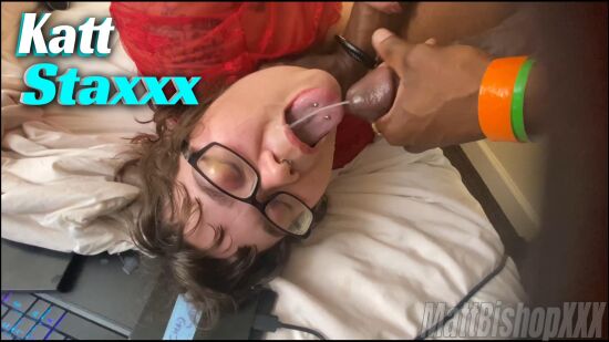 Katt Staxxx Loves Fucking & Getting a Facial While She Watches Porn!!!