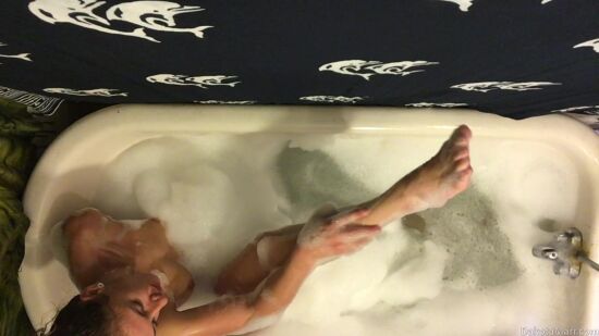 Spy On A Bath