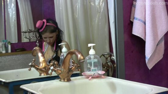 Mia in the Bath 2