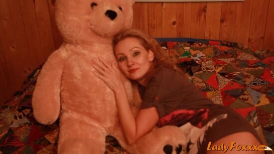 Lisa Fox and Polar Bear
