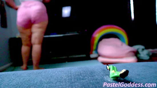 Tiny Watching TV Gassed By Unaware Giantess