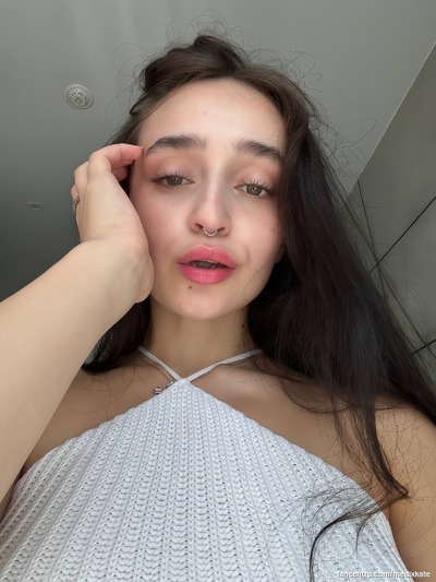 Step inside my secret realm – new intimate updates are live now; join me 🌹