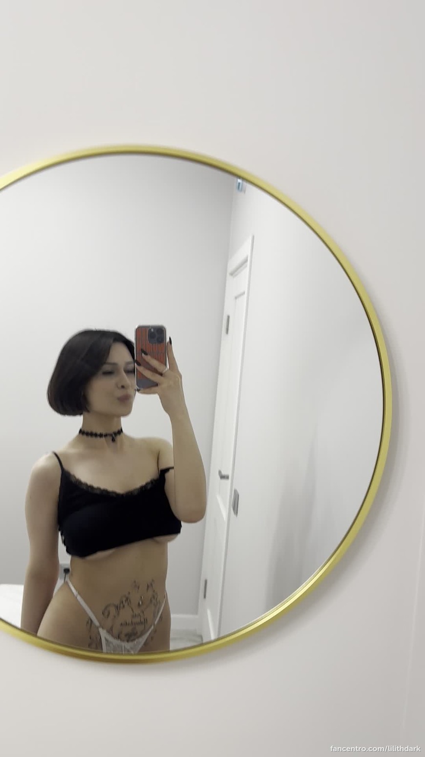 Feeling like you deserve to look at me more than 10 seconds today. Enjoy your view 🥱💋 1foreground