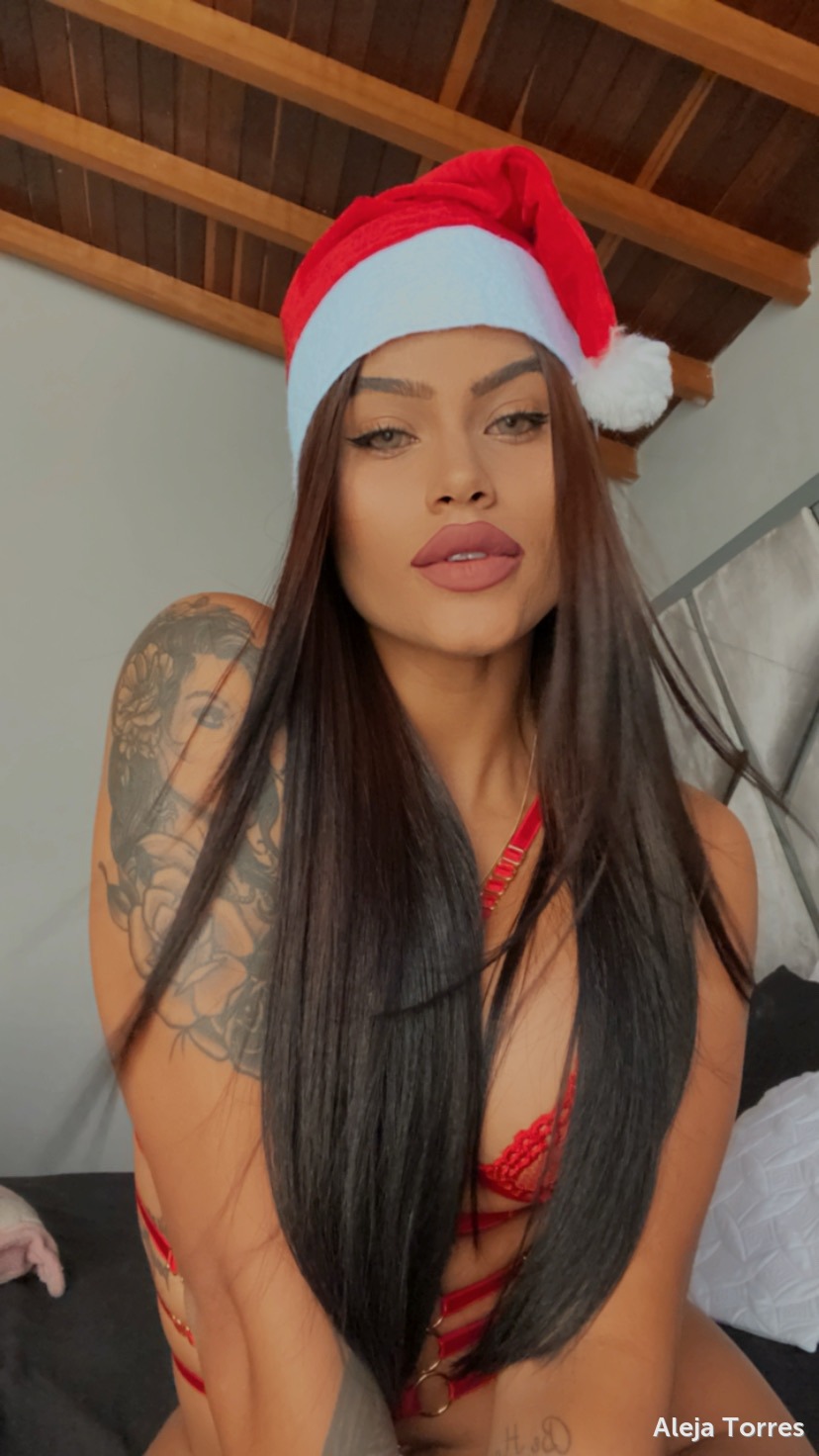 Merry Xmas 😈 Do you wanna see what Santa brought you? Come to my DMs and find it out 🔥🔥 Special things for special boys 😈 1