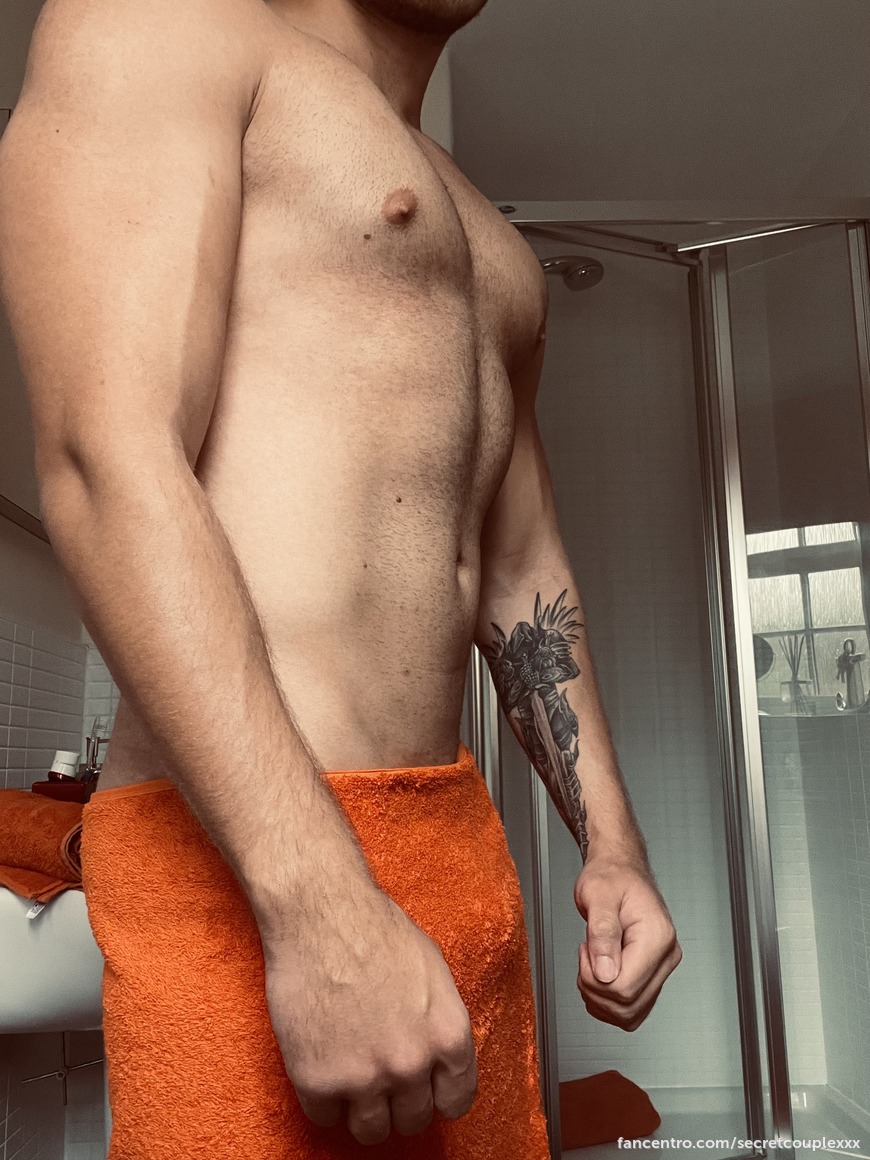 Subscribe to see under the towel🍆 - post image