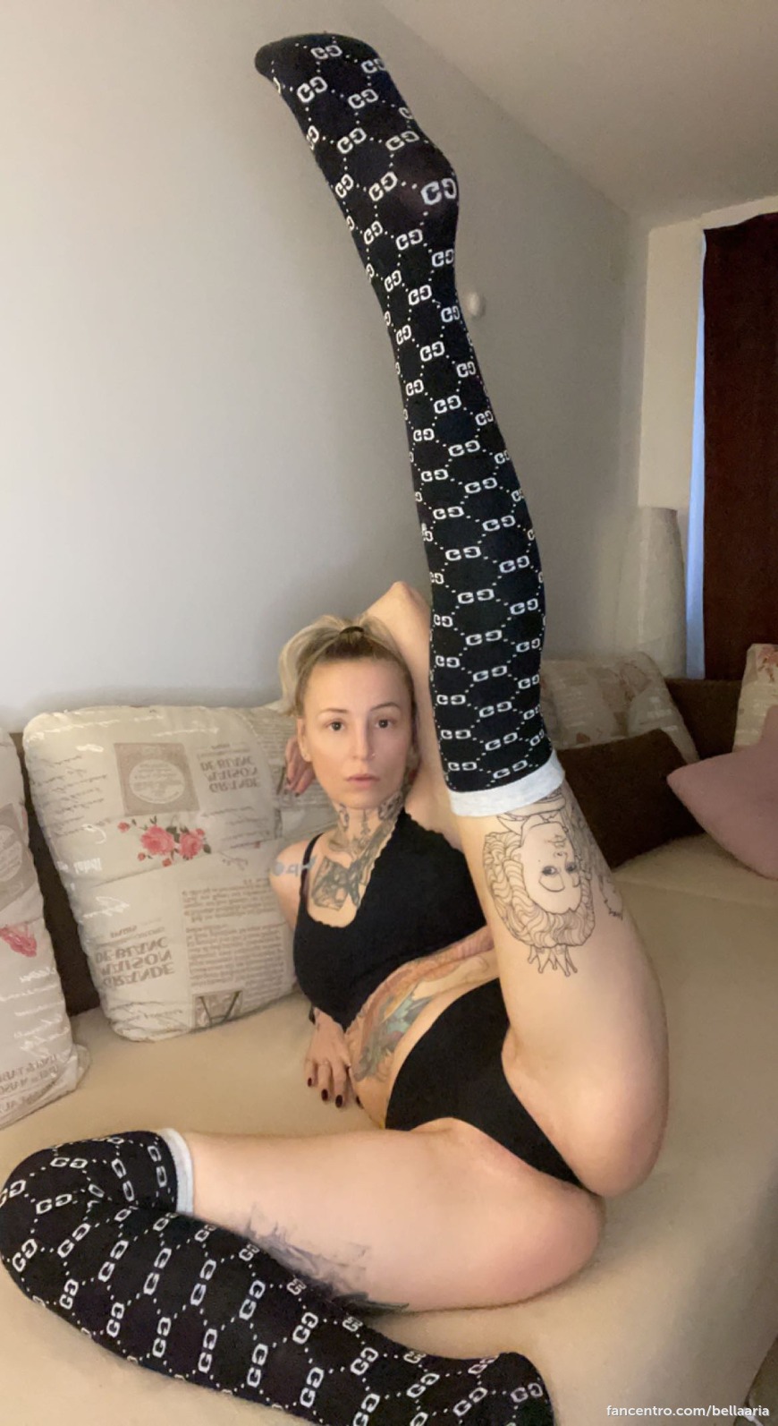 Do you want to stretch me? I'll spread my legs wide and moan your name as you fill me up. 🥵 1