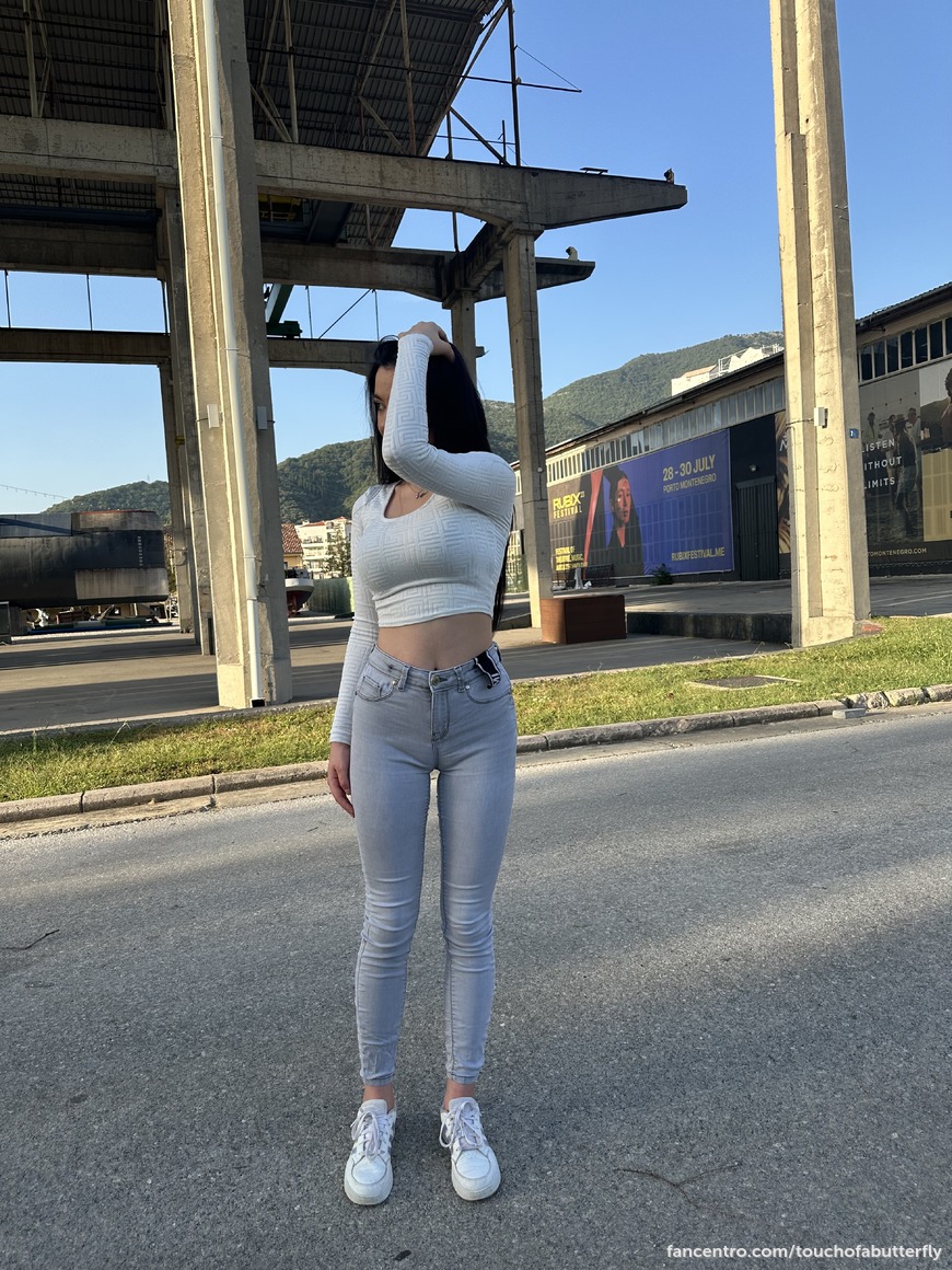 Looking for my sugar daddy 1