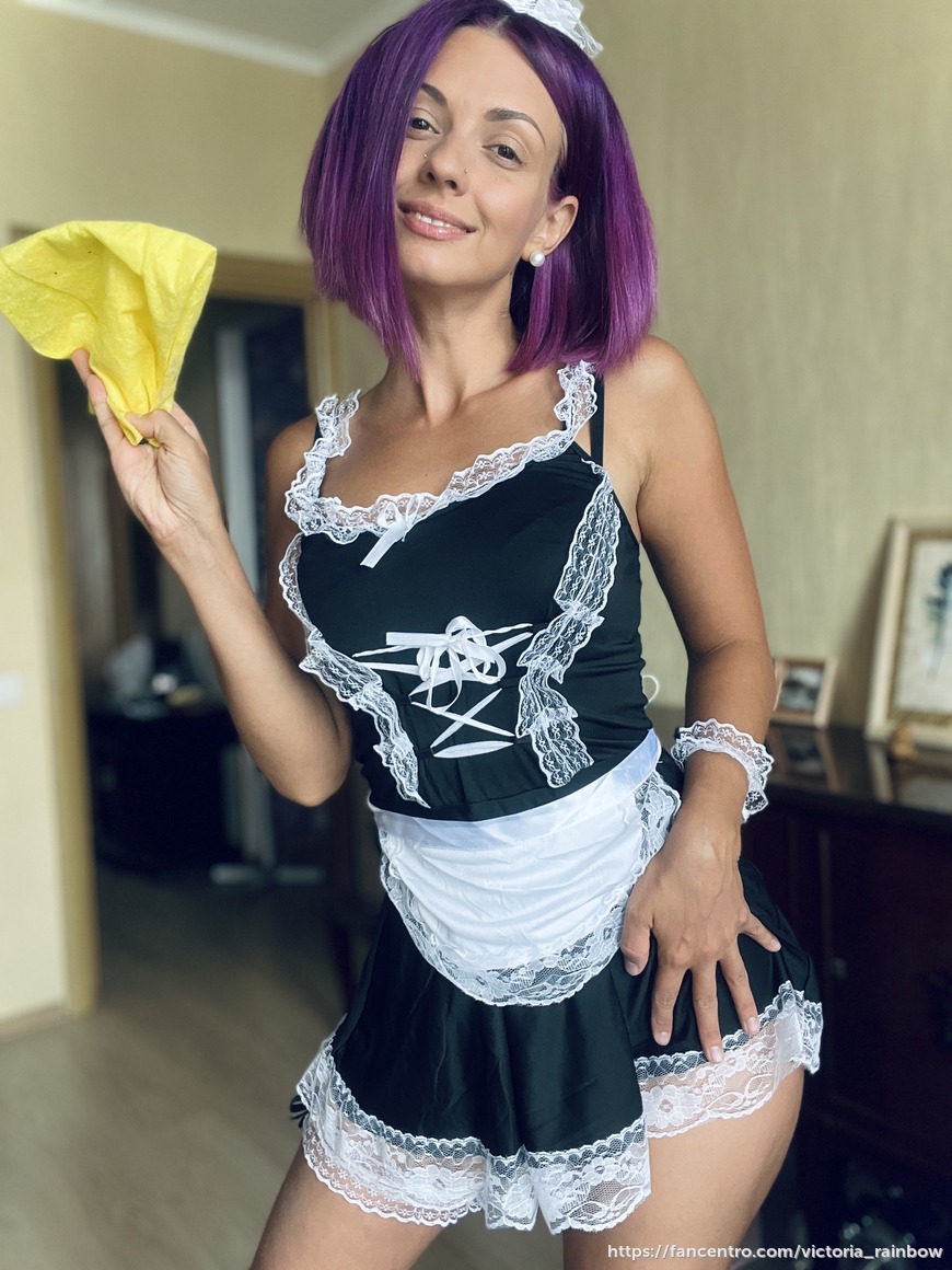 Would you seduce this cute petite maid? 🧹😏💖 Do you think she’s wearing panties?