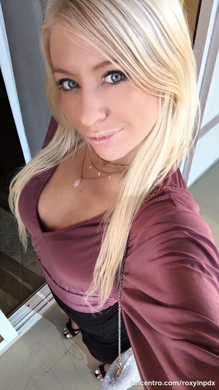 RoxxyLove Pictures and Videos & similar of @roxyinpdx fancentro profile -  EroThots