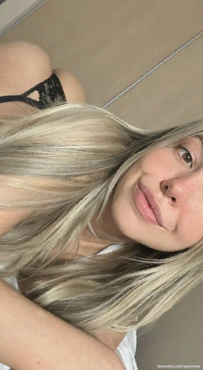 Wil je mijn lange blonde haar over mijn natte lichaam zien? 💦😘