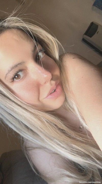 My medium-sized tits are so needy, wanna make them yours? 🍒🥵