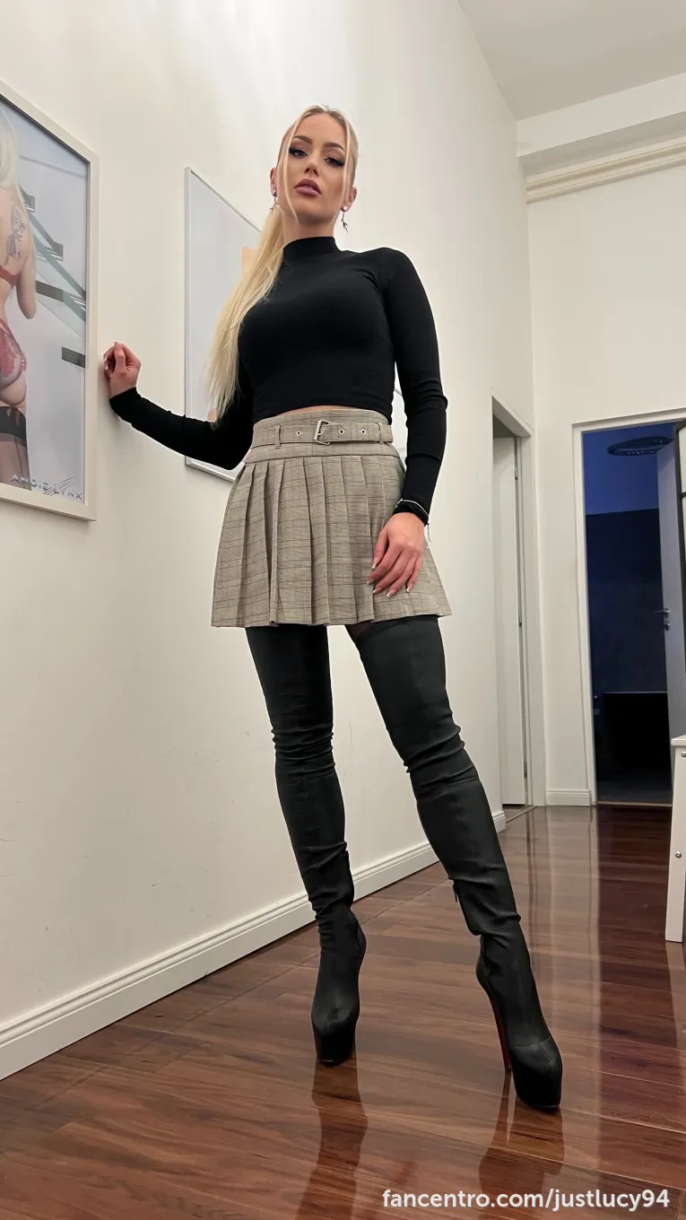 Just Lucy - Private Stories, exclusive videos, private messaging - Fancentro