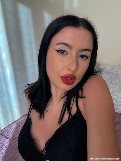 Schattige en mooie milf