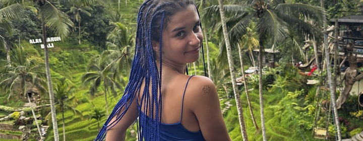 Maxin Curly🍑​ - profile image