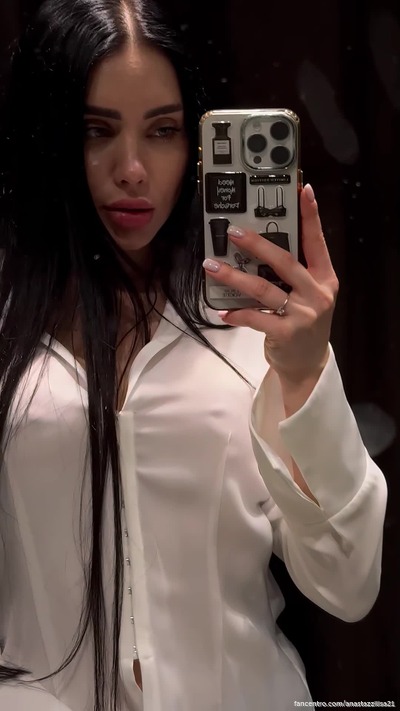 New intimate content is live now 😏 – catch a glimpse of my secret side