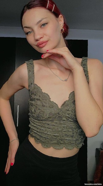 Schattige en mooie milf
