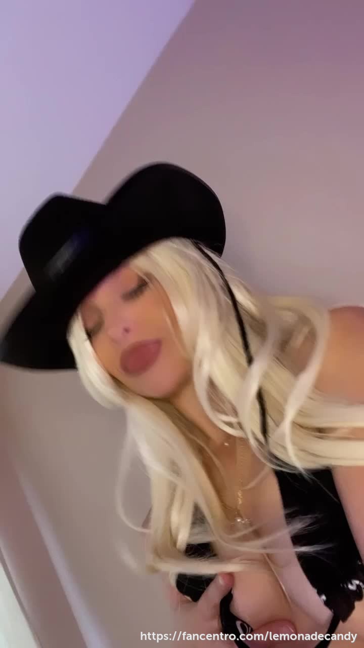 I wanna ride it 🍆 🤠 - video cover-back