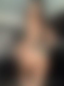 Just a lil strip tease ðŸ™ˆâœ¨ - post hidden image