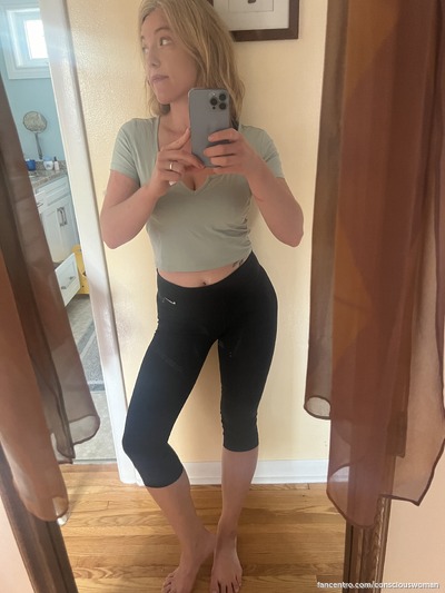 MILF mirror selfies