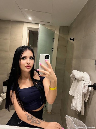 Wil je mijn kleine figuur verkennen? Ik wacht op je. 💦🥵