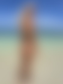 In mâ€™n stringetje op het strand, zouden er wat hoofden omgedraaid zijn? - post hidden image